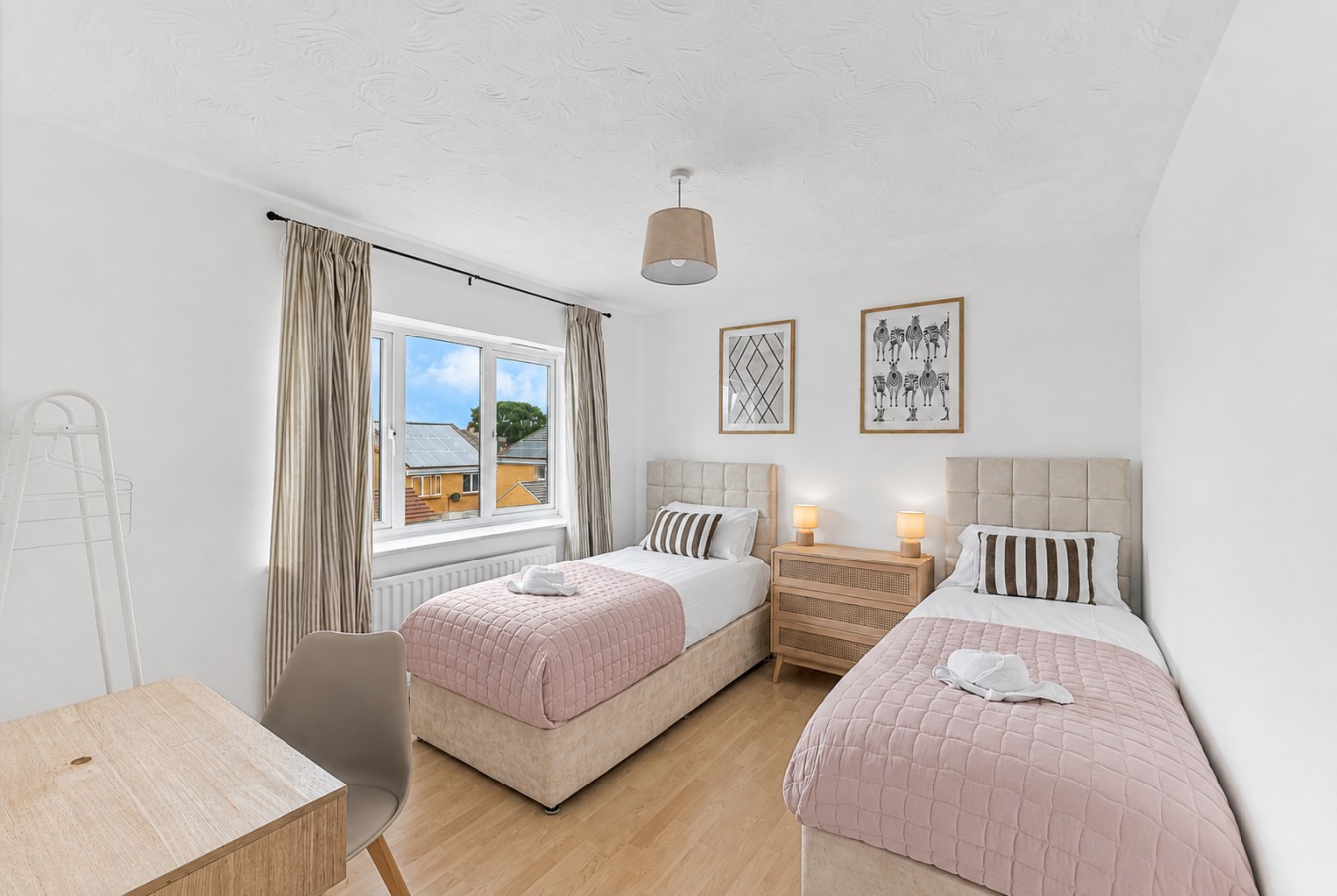 The Wiltshire • Detached 5BR House • Driveway Parking • Work Space • Smart TVs • Fast Wifi in 28 Wiltshire Way - Property image 13 - VivreStays