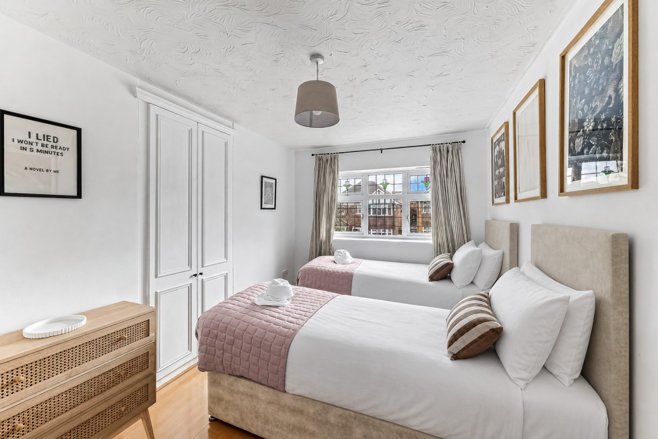 The Wiltshire • Detached 5BR House • Driveway Parking • Work Space • Smart TVs • Fast Wifi in 28 Wiltshire Way - Property image 8 - VivreStays