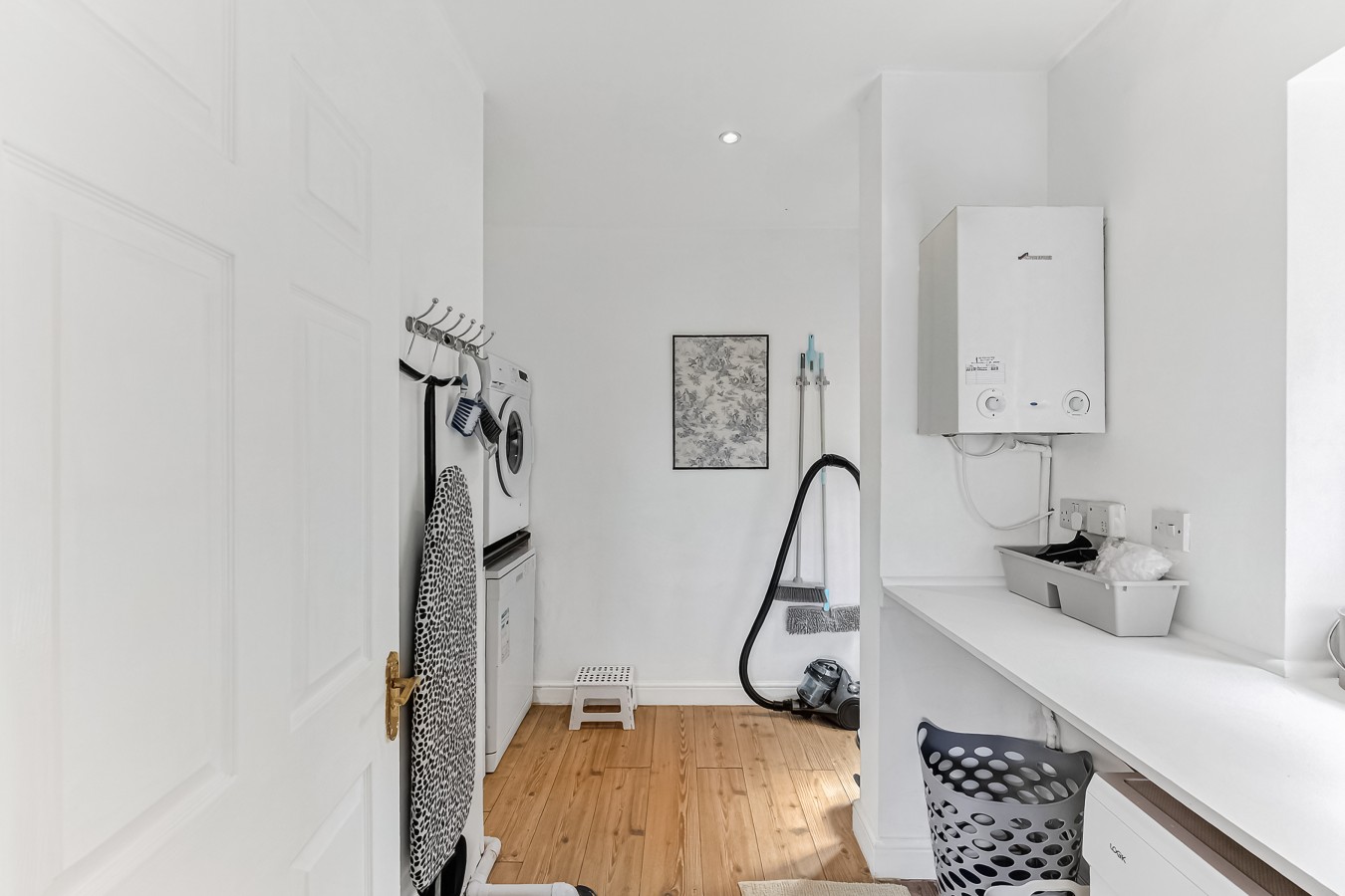 The Wiltshire • Detached 5BR House • Driveway Parking • Work Space • Smart TVs • Fast Wifi in 28 Wiltshire Way - Property image 36 - VivreStays