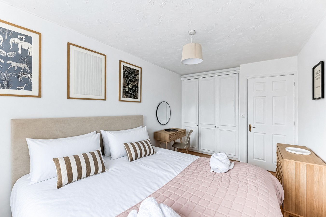 The Wiltshire • Detached 5BR House • Driveway Parking • Work Space • Smart TVs • Fast Wifi in 28 Wiltshire Way - Property image 9 - VivreStays