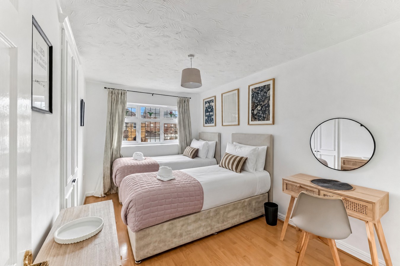 The Wiltshire • Detached 5BR House • Driveway Parking • Work Space • Smart TVs • Fast Wifi in 28 Wiltshire Way - Property image 7 - VivreStays