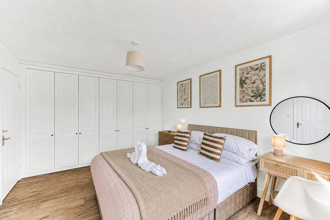 The Wiltshire • Detached 5BR House • Driveway Parking • Work Space • Smart TVs • Fast Wifi in 28 Wiltshire Way - Property image 3 - VivreStays