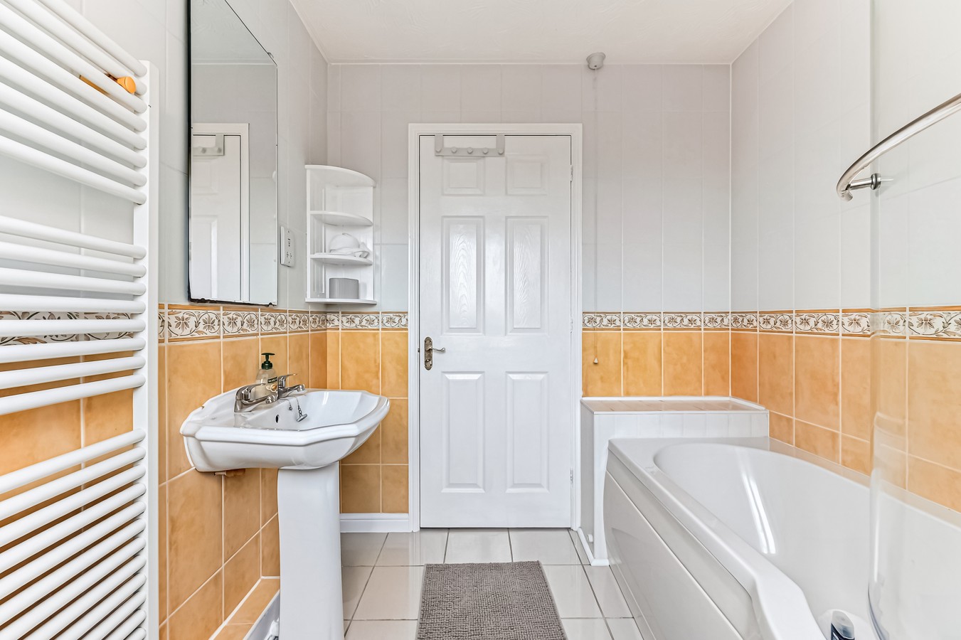 The Wiltshire • Detached 5BR House • Driveway Parking • Work Space • Smart TVs • Fast Wifi in 28 Wiltshire Way - Property image 12 - VivreStays