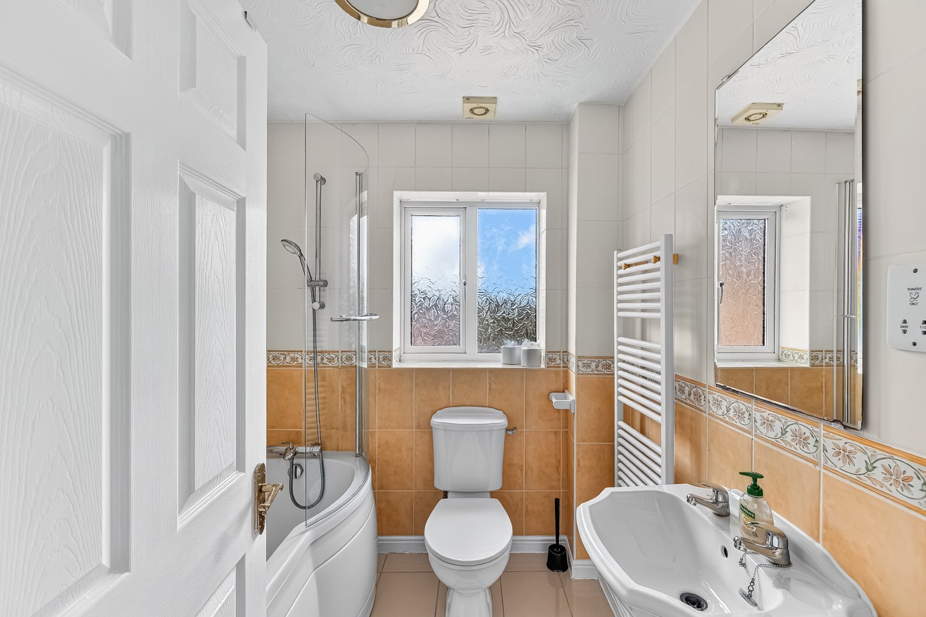 The Wiltshire • Detached 5BR House • Driveway Parking • Work Space • Smart TVs • Fast Wifi in 28 Wiltshire Way - Property image 11 - VivreStays