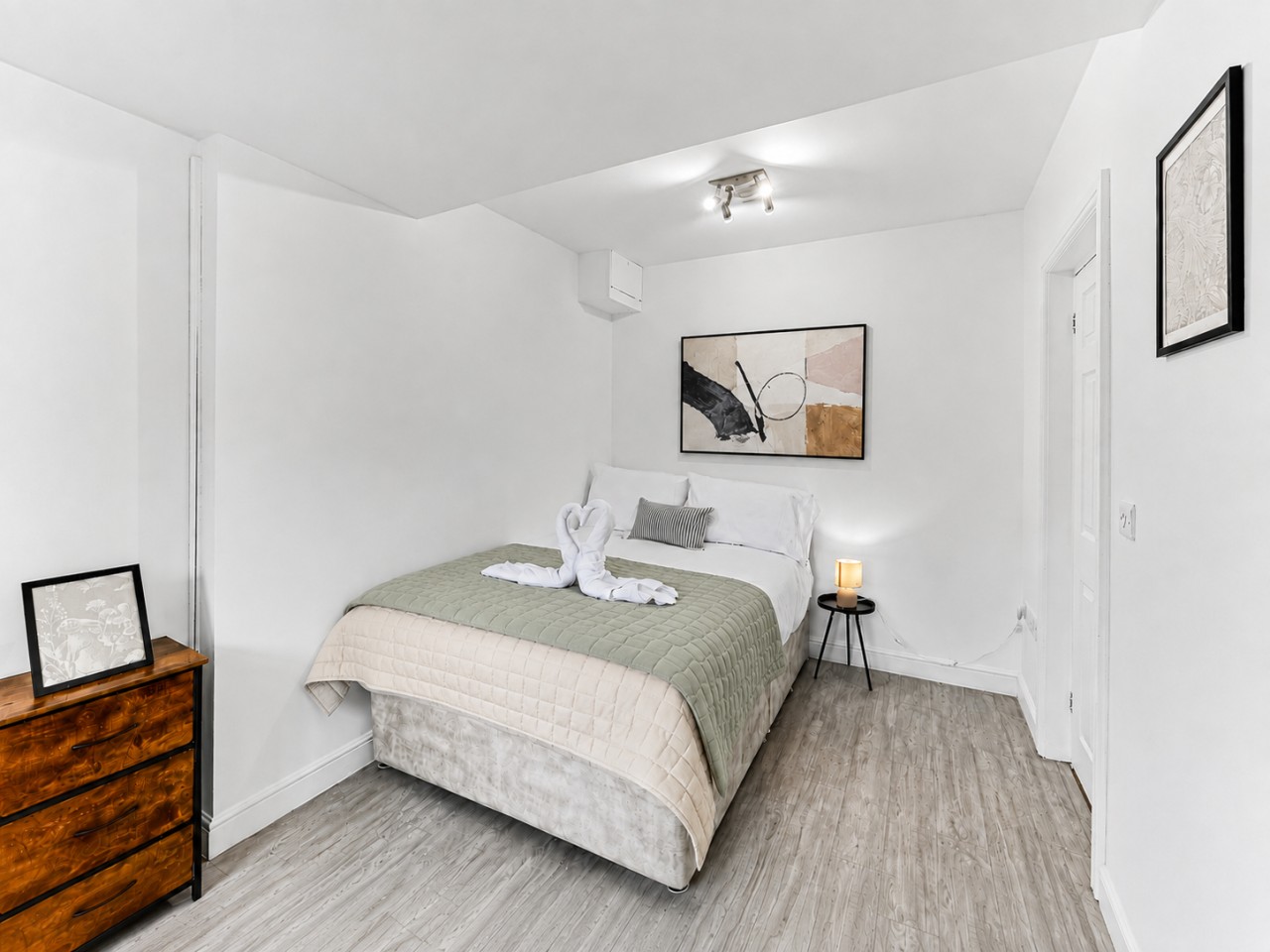 The Wiltshire • Detached 5BR House • Driveway Parking • Work Space • Smart TVs • Fast Wifi in 28 Wiltshire Way - Property image 20 - VivreStays