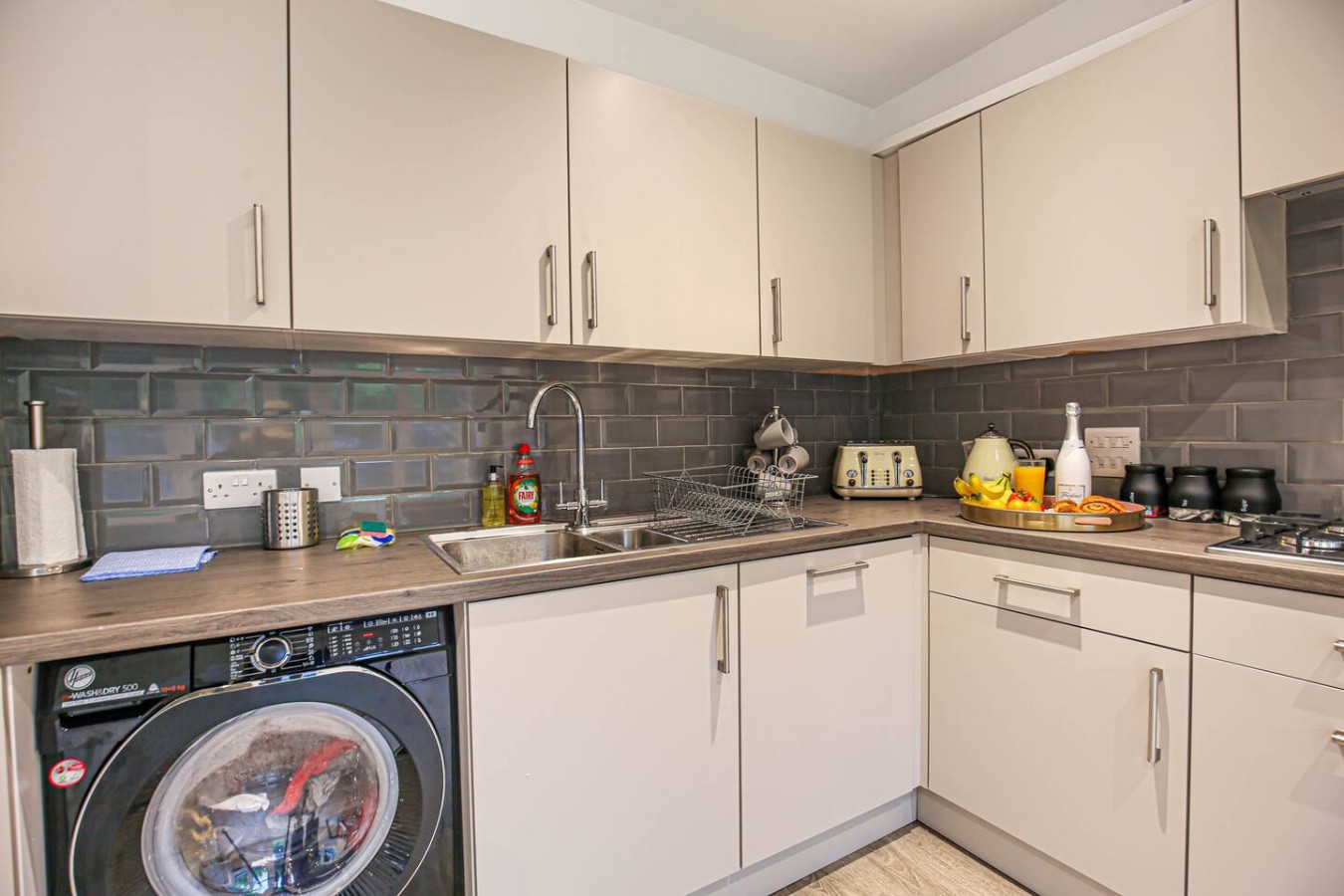 Redwald House • Driveway Parking • Sky TV • Work Desk • Fast Wifi • Garden in 23 Redwald Close - Property image 31 - VivreStays