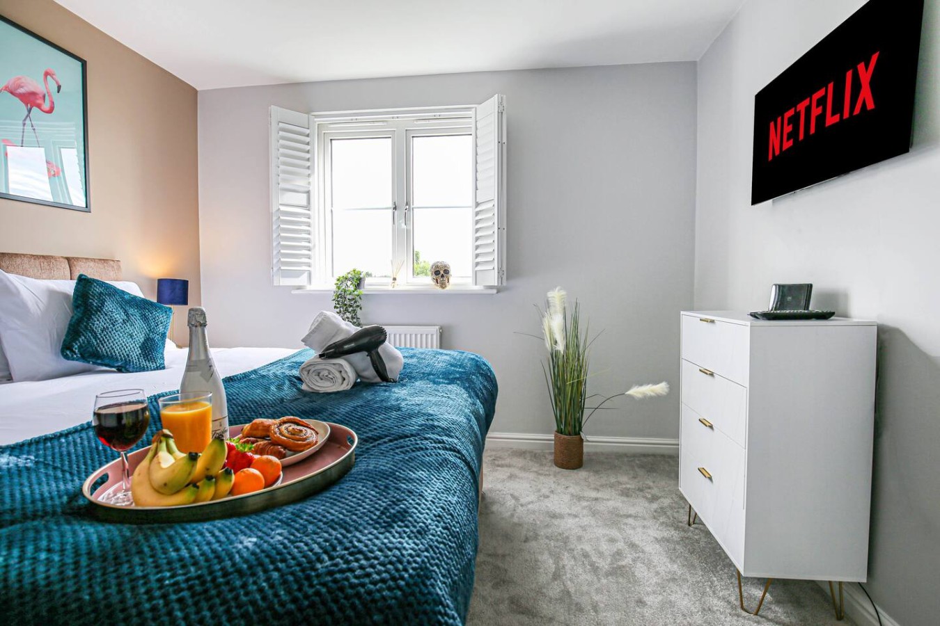 Redwald House • Driveway Parking • Sky TV • Work Desk • Fast Wifi • Garden in 23 Redwald Close - Property image 12 - VivreStays