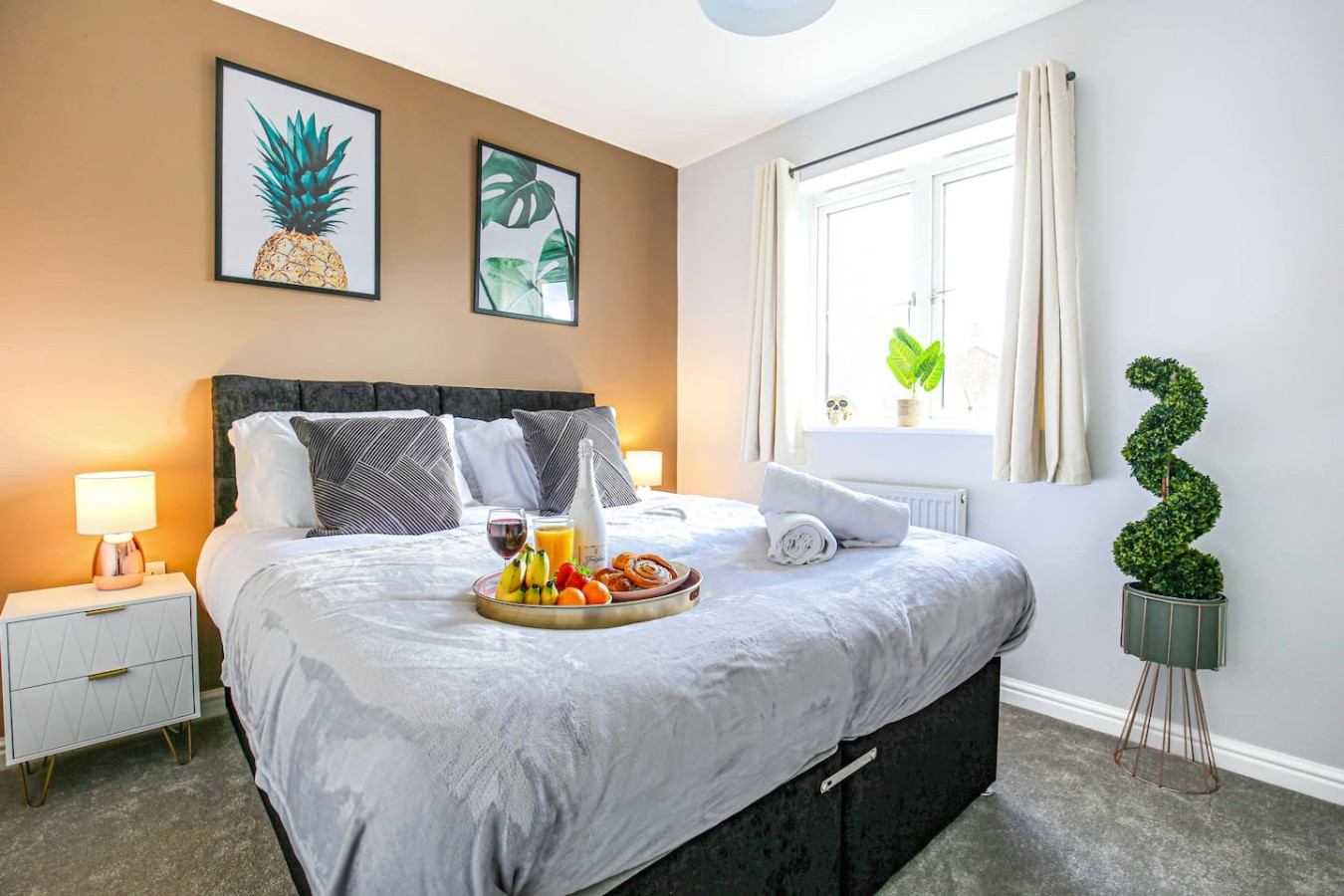 Redwald House • Driveway Parking • Sky TV • Work Desk • Fast Wifi • Garden in 23 Redwald Close - Property image 20 - VivreStays