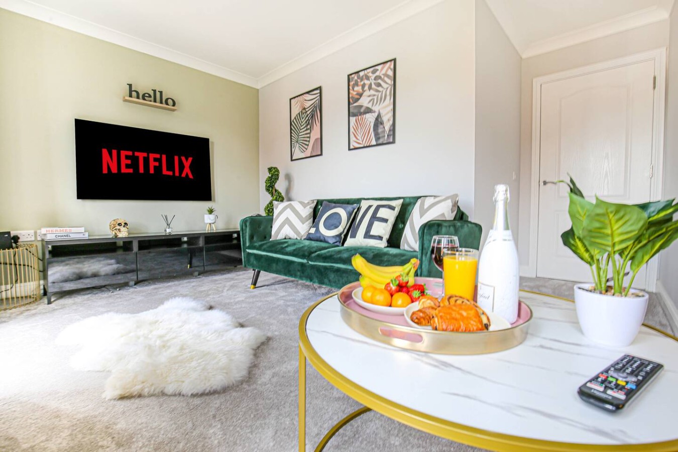 Redwald House • Driveway Parking • Sky TV • Work Desk • Fast Wifi • Garden in 23 Redwald Close - Property image 25 - VivreStays