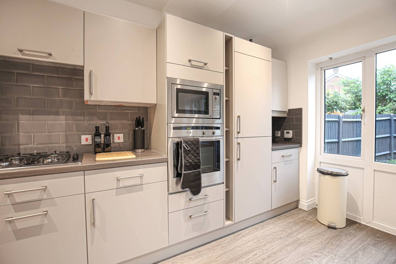 Redwald House • Driveway Parking • Sky TV • Work Desk • Fast Wifi • Garden in 23 Redwald Close - Property image 32 - VivreStays