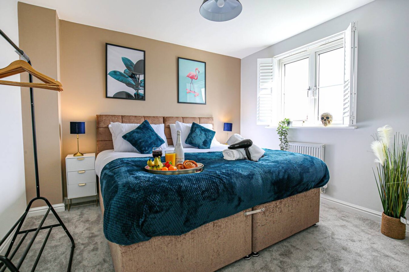 Redwald House • Driveway Parking • Sky TV • Work Desk • Fast Wifi • Garden in 23 Redwald Close - Property image 11 - VivreStays