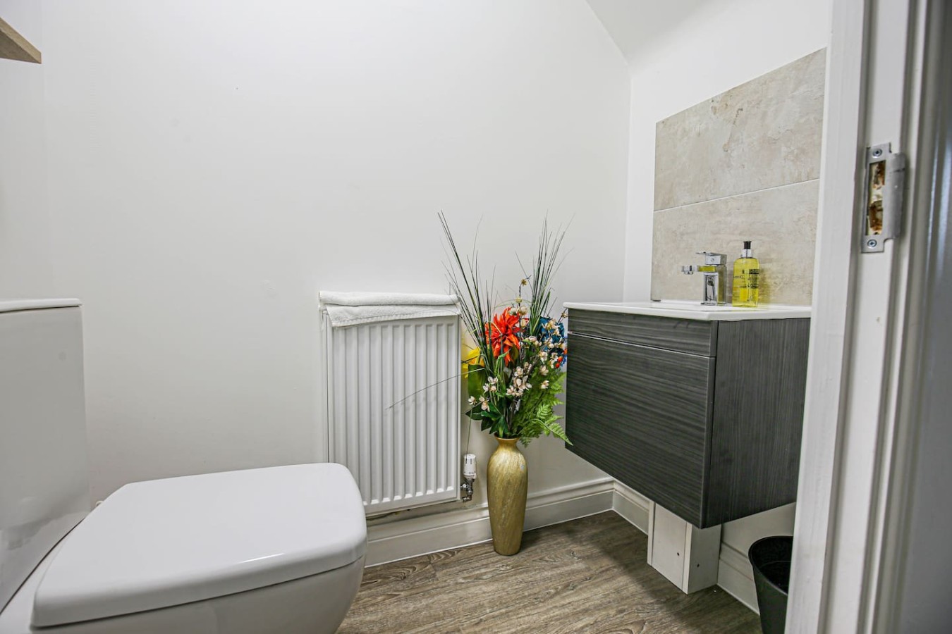 Redwald House • Driveway Parking • Sky TV • Work Desk • Fast Wifi • Garden in 23 Redwald Close - Property image 35 - VivreStays