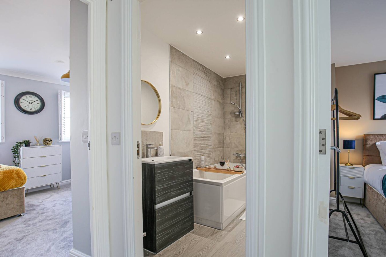 Redwald House • Driveway Parking • Sky TV • Work Desk • Fast Wifi • Garden in 23 Redwald Close - Property image 7 - VivreStays