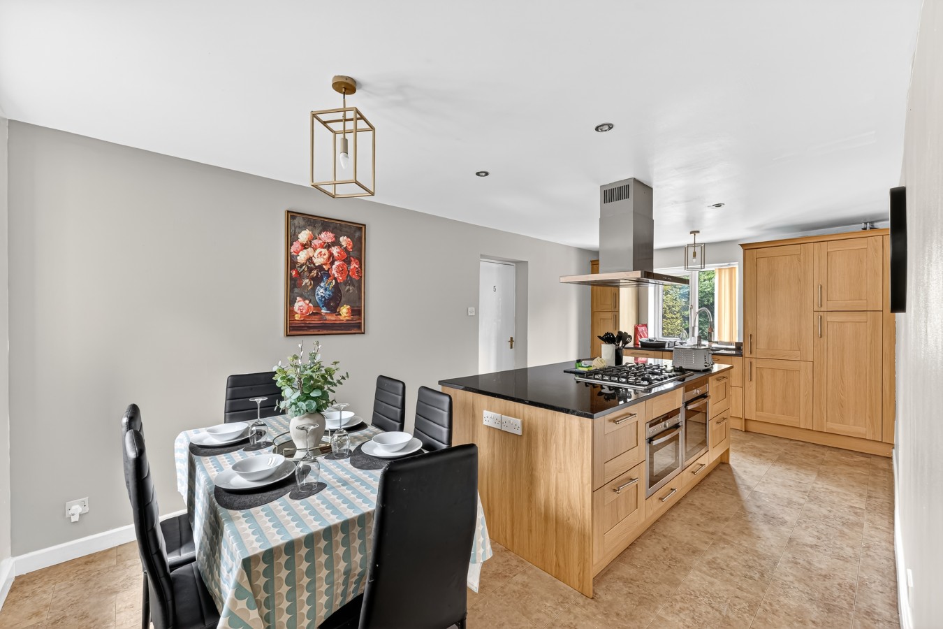 Detached House • 5BR • Driveway Parking • Office • Spacious Garden • Self-Check-In in 38 Astlethorpe - Property image 25 - VivreStays