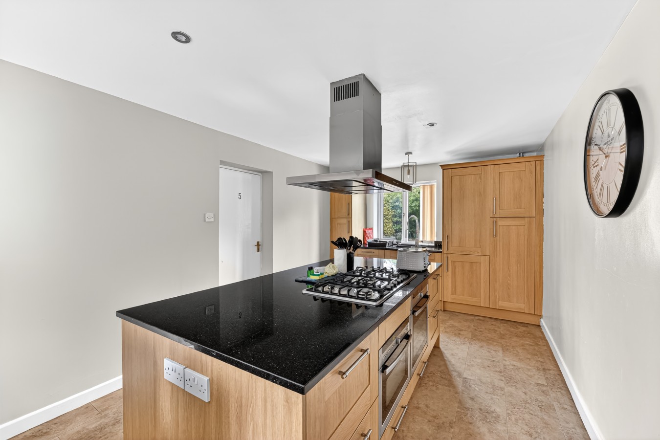 Detached House • 5BR • Driveway Parking • Office • Spacious Garden • Self-Check-In in 38 Astlethorpe - Property image 26 - VivreStays