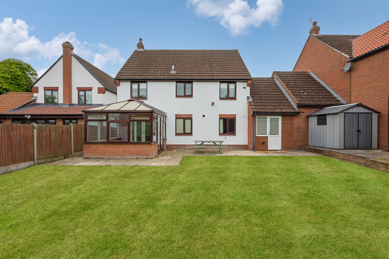 Detached House • 5BR • Driveway Parking • Office • Spacious Garden • Self-Check-In in 38 Astlethorpe - Property image 23 - VivreStays