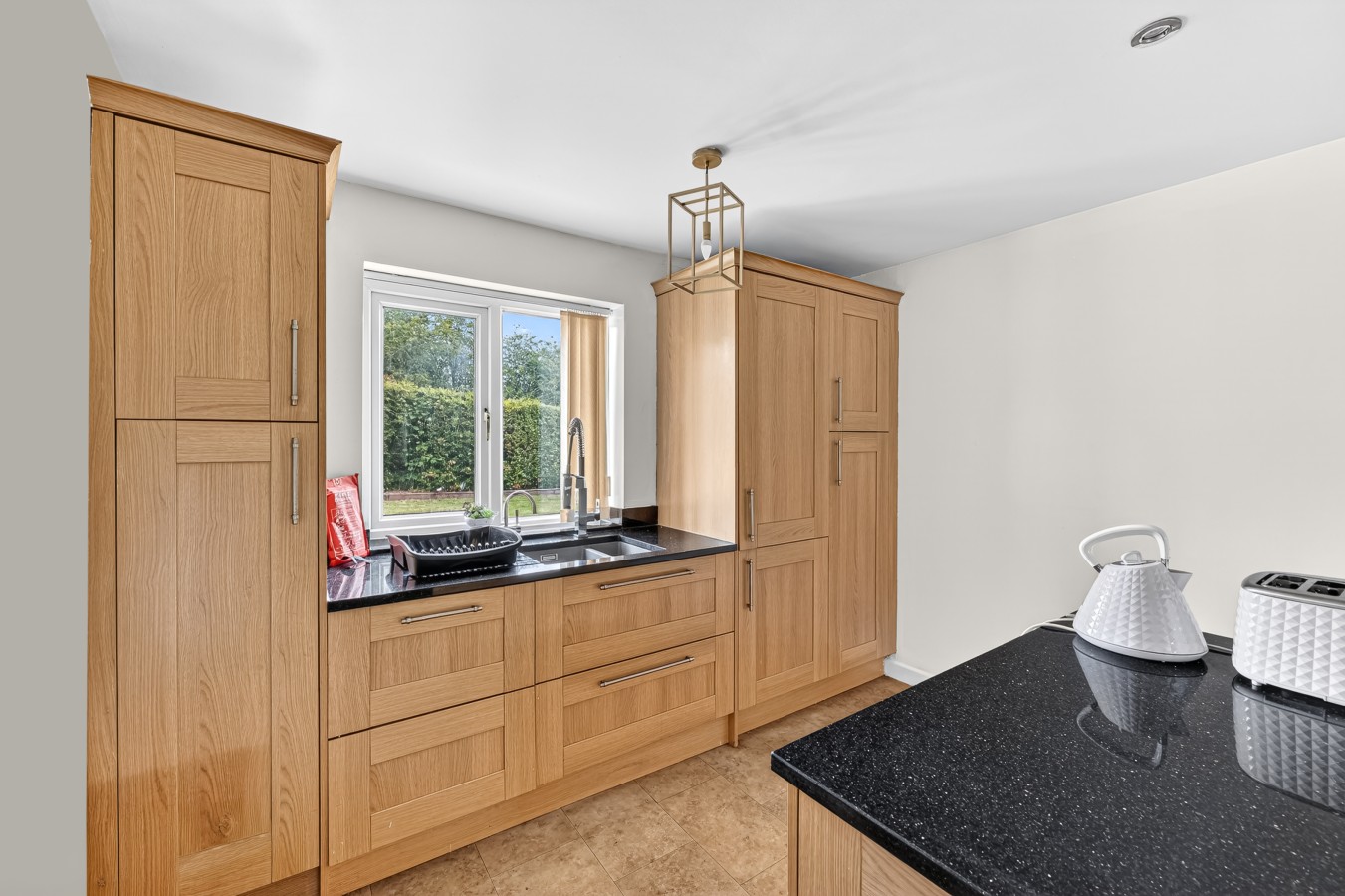 Detached House • 5BR • Driveway Parking • Office • Spacious Garden • Self-Check-In in 38 Astlethorpe - Property image 27 - VivreStays