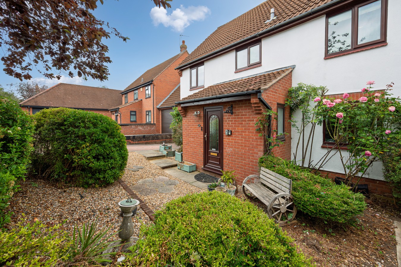 Detached House • 5BR • Driveway Parking • Office • Spacious Garden • Self-Check-In in 38 Astlethorpe - Property image 32 - VivreStays