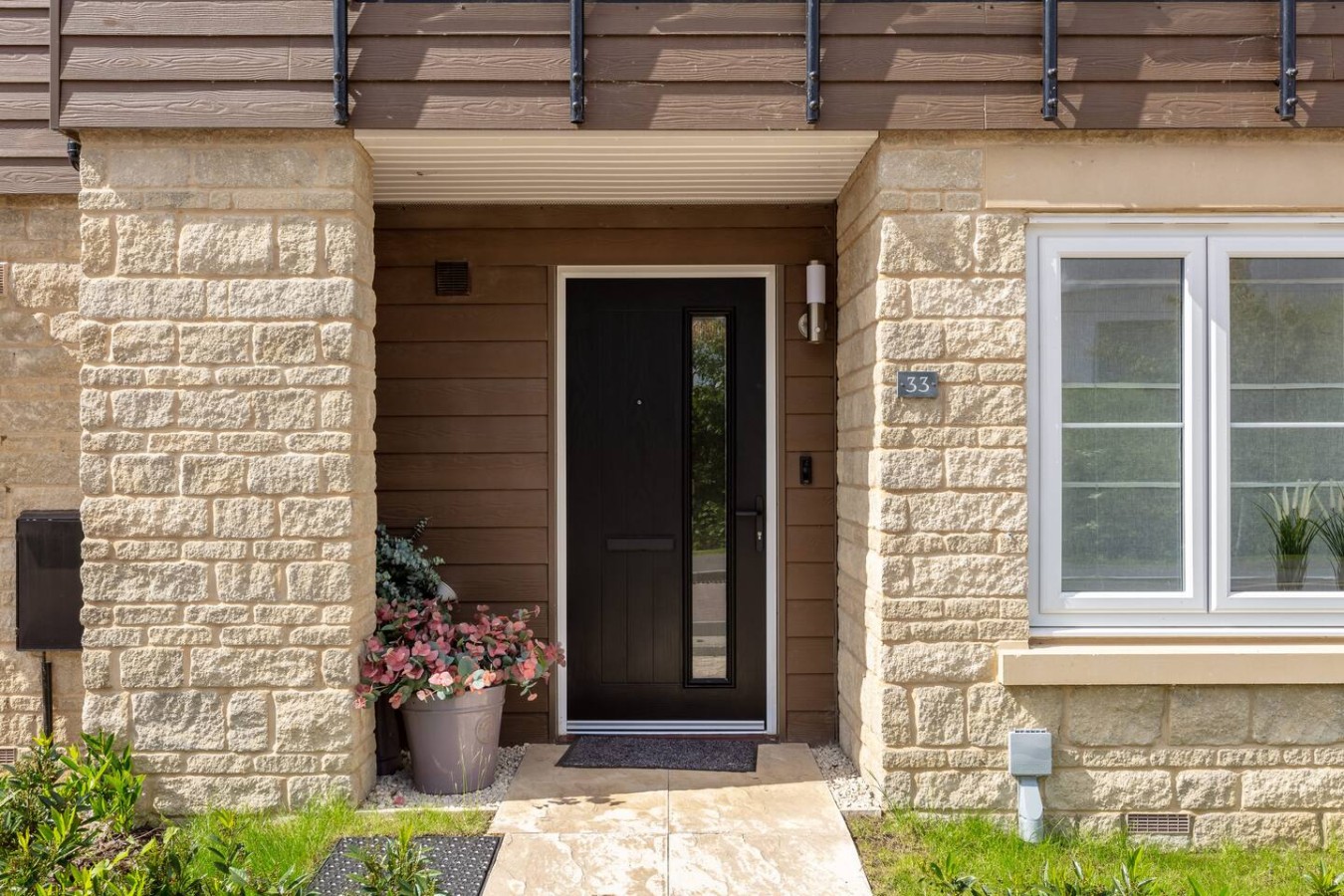 Stunning House • 30-Min to Silverstone • Office • Balcony • Private Parking • Self-Check-In in Osier Way - Property image 32 - VivreStays