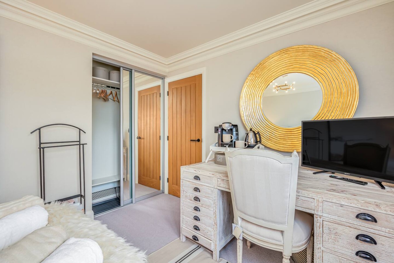 Stunning House • 30-Min to Silverstone • Office • Balcony • Private Parking • Self-Check-In in Osier Way - Property image 10 - VivreStays