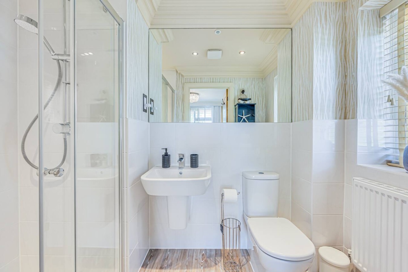 Stunning House • 30-Min to Silverstone • Office • Balcony • Private Parking • Self-Check-In in Osier Way - Property image 6 - VivreStays