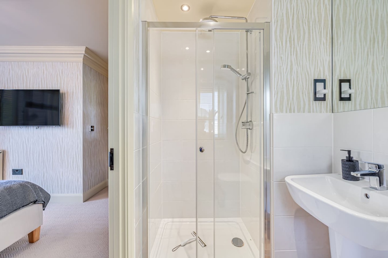 Stunning House • 30-Min to Silverstone • Office • Balcony • Private Parking • Self-Check-In in Osier Way - Property image 7 - VivreStays
