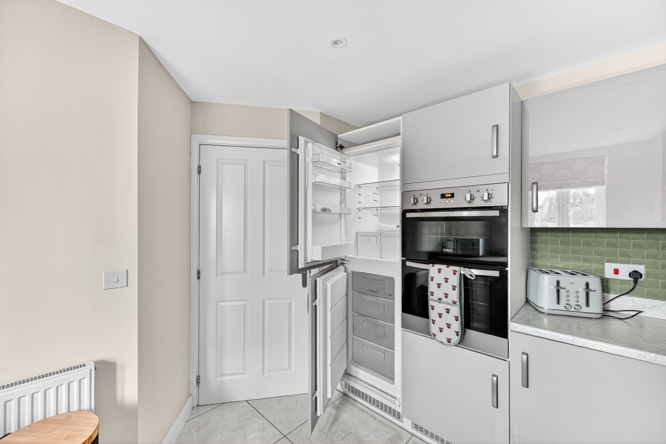Charming House • Sleeps 6 • Driveway Parking • Garden • Work Desk • Fast Wifi in 38 Threads Lane - Property image 28 - VivreStays