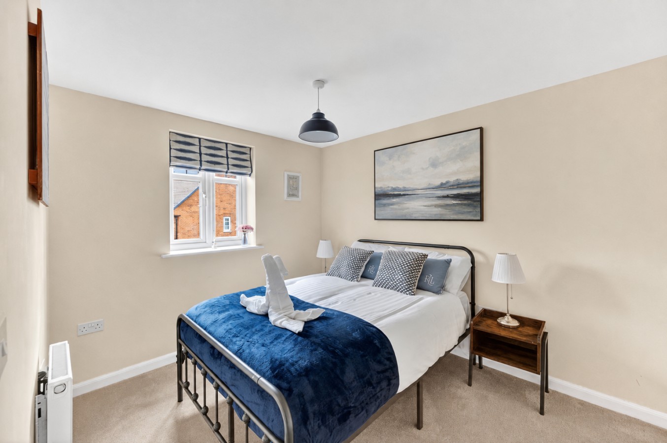 Charming House • Sleeps 6 • Driveway Parking • Garden • Work Desk • Fast Wifi in 38 Threads Lane - Property image 11 - VivreStays