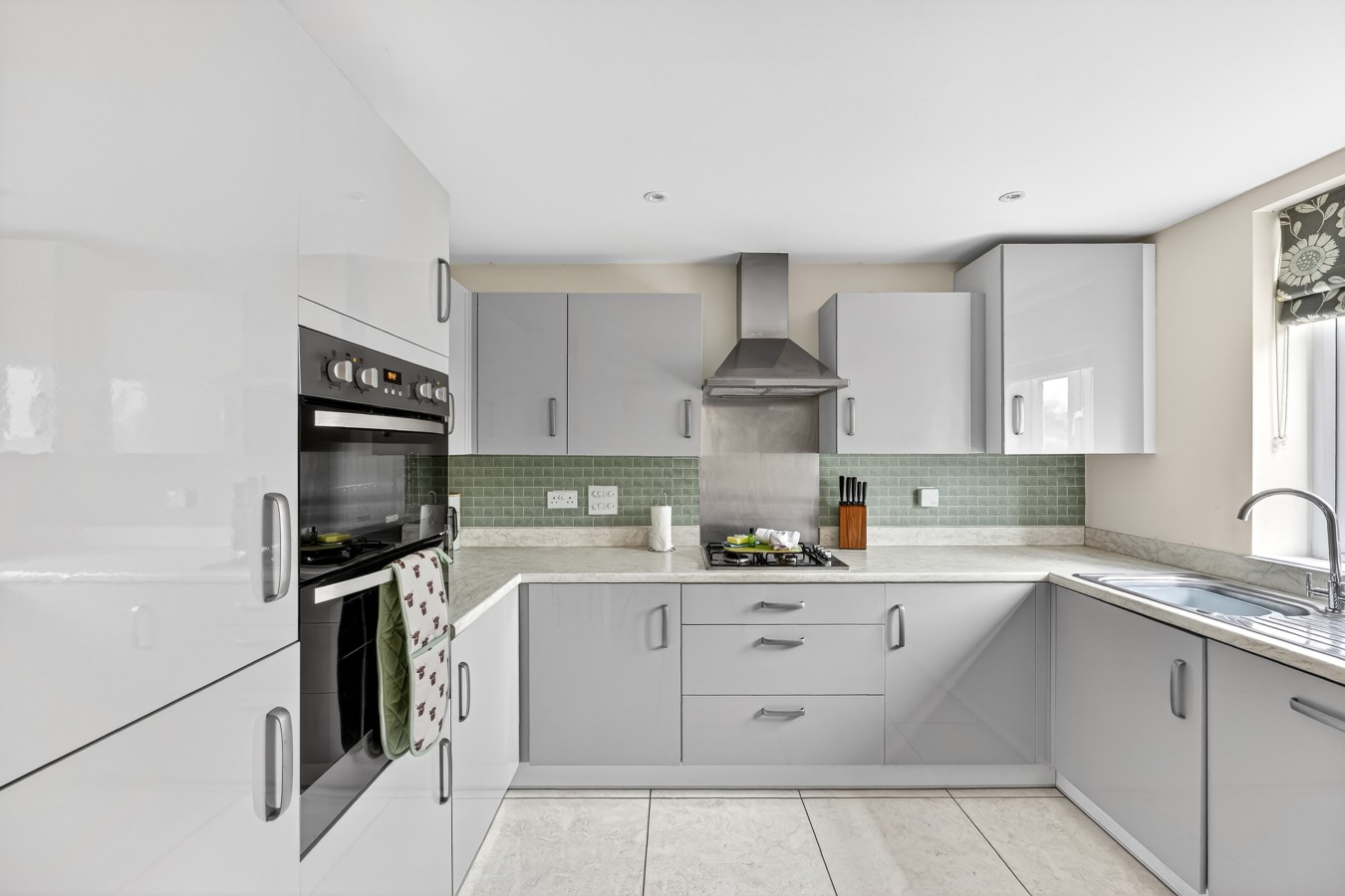 Charming House • Sleeps 6 • Driveway Parking • Garden • Work Desk • Fast Wifi in 38 Threads Lane - Property image 23 - VivreStays
