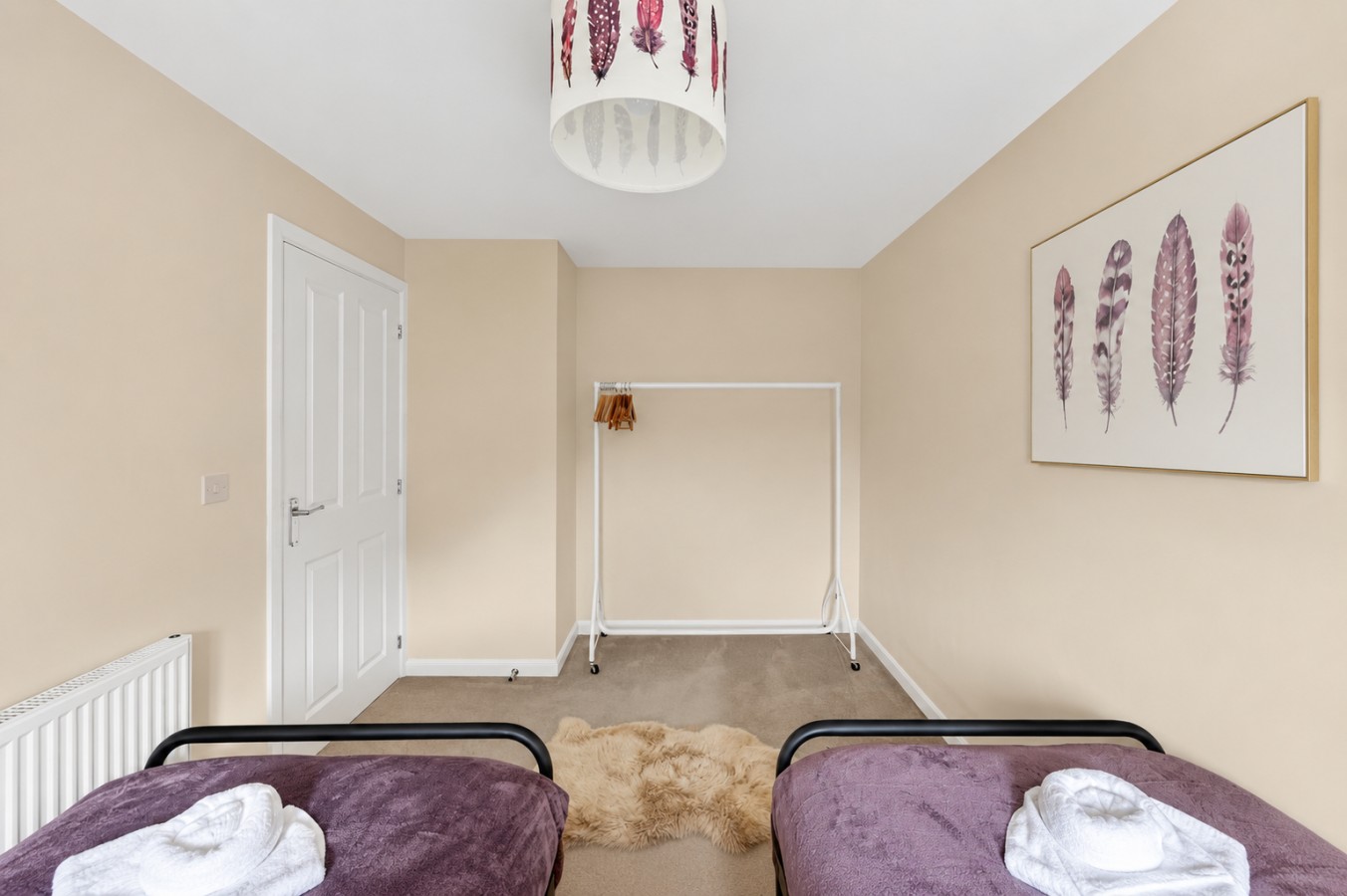 Charming House • Sleeps 6 • Driveway Parking • Garden • Work Desk • Fast Wifi in 38 Threads Lane - Property image 18 - VivreStays