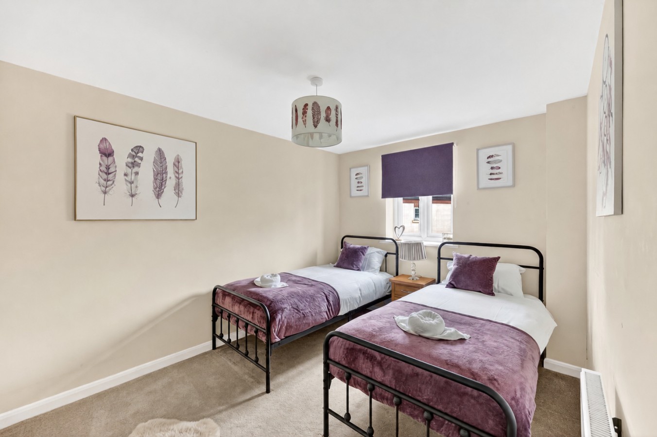 Charming House • Sleeps 6 • Driveway Parking • Garden • Work Desk • Fast Wifi in 38 Threads Lane - Property image 16 - VivreStays