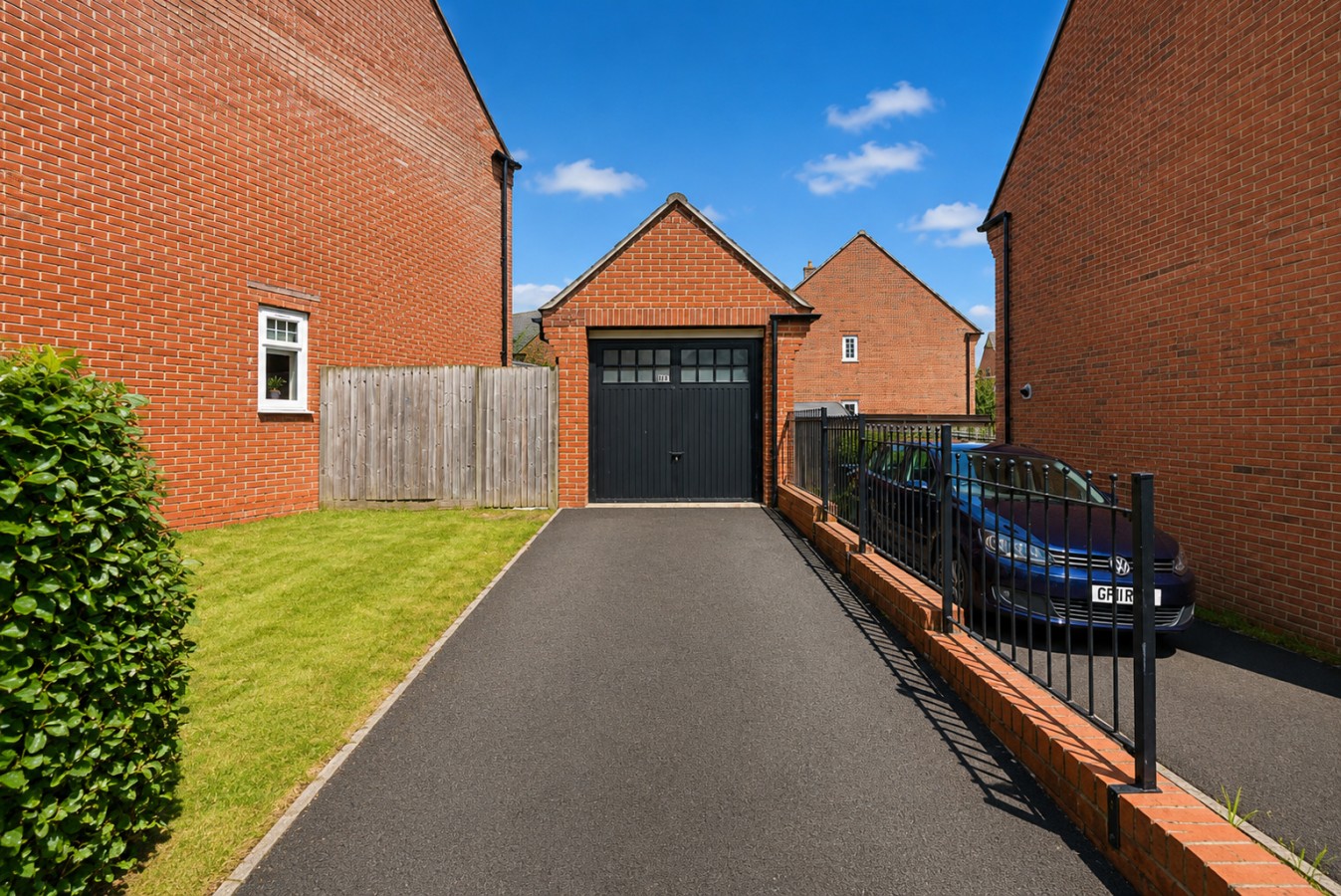 Charming House • Sleeps 6 • Driveway Parking • Garden • Work Desk • Fast Wifi in 38 Threads Lane - Property image 34 - VivreStays