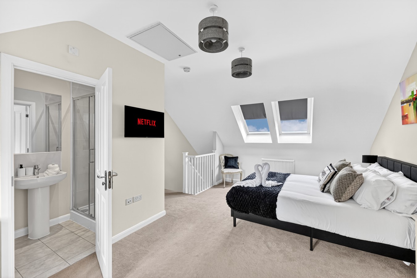 Charming House • Sleeps 6 • Driveway Parking • Garden • Work Desk • Fast Wifi in 38 Threads Lane - Property image 6 - VivreStays