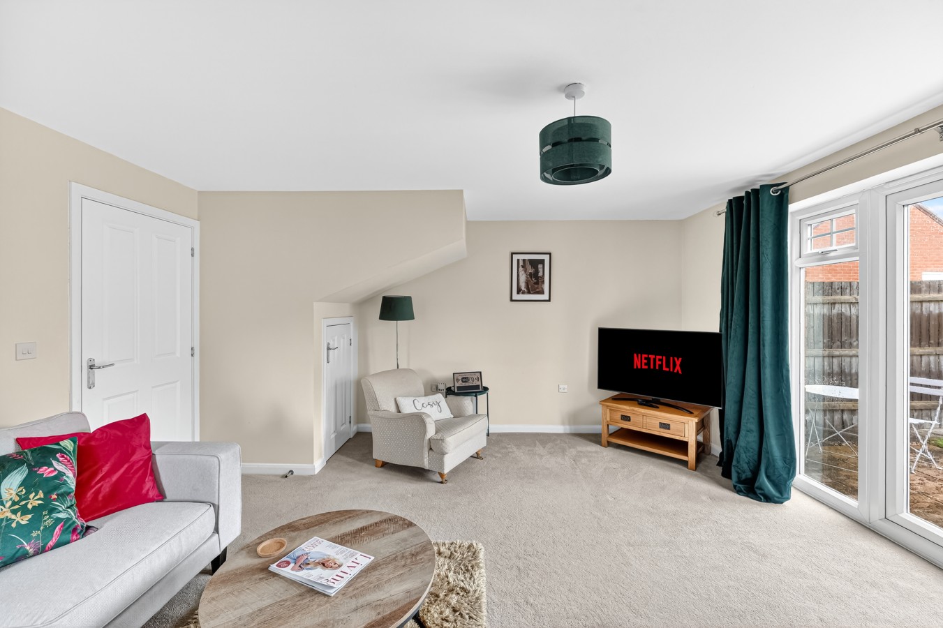Charming House • Sleeps 6 • Driveway Parking • Garden • Work Desk • Fast Wifi in 38 Threads Lane - Property image 21 - VivreStays