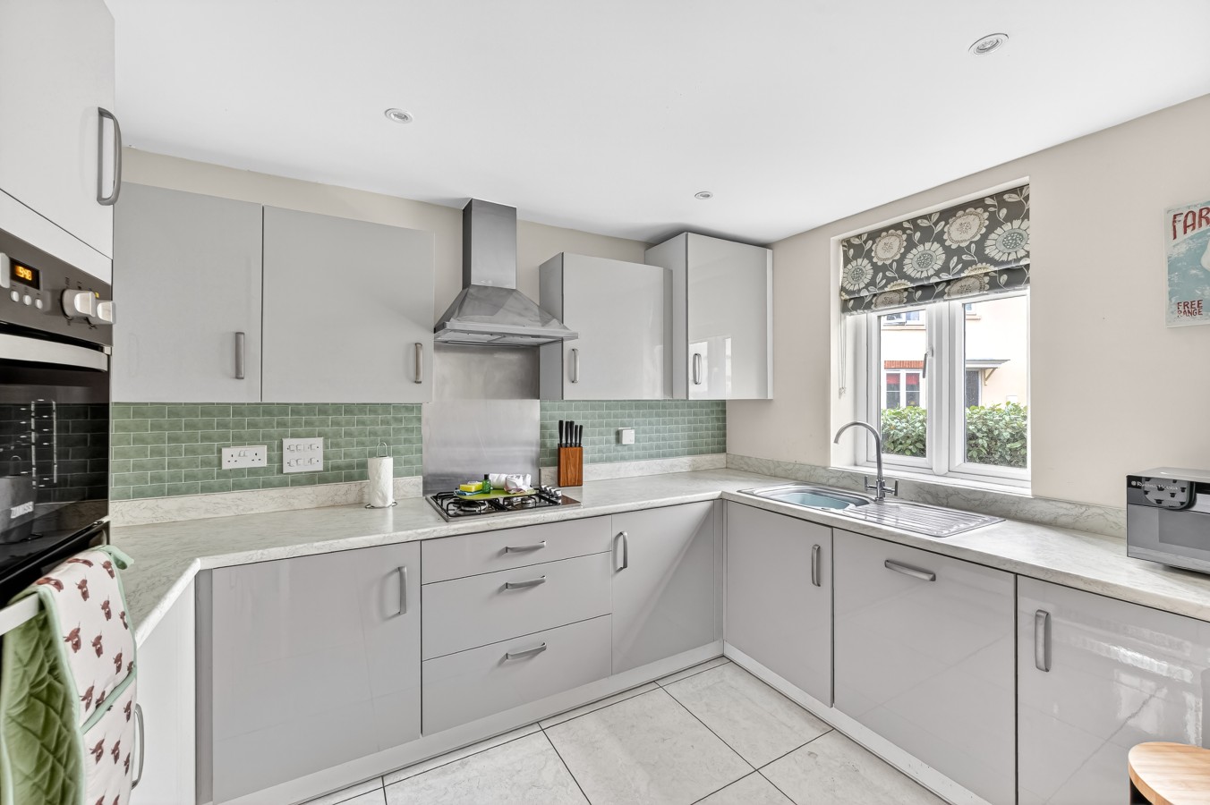 Charming House • Sleeps 6 • Driveway Parking • Garden • Work Desk • Fast Wifi in 38 Threads Lane - Property image 24 - VivreStays