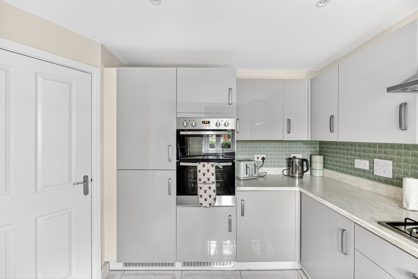 Charming House • Sleeps 6 • Driveway Parking • Garden • Work Desk • Fast Wifi in 38 Threads Lane - Property image 27 - VivreStays
