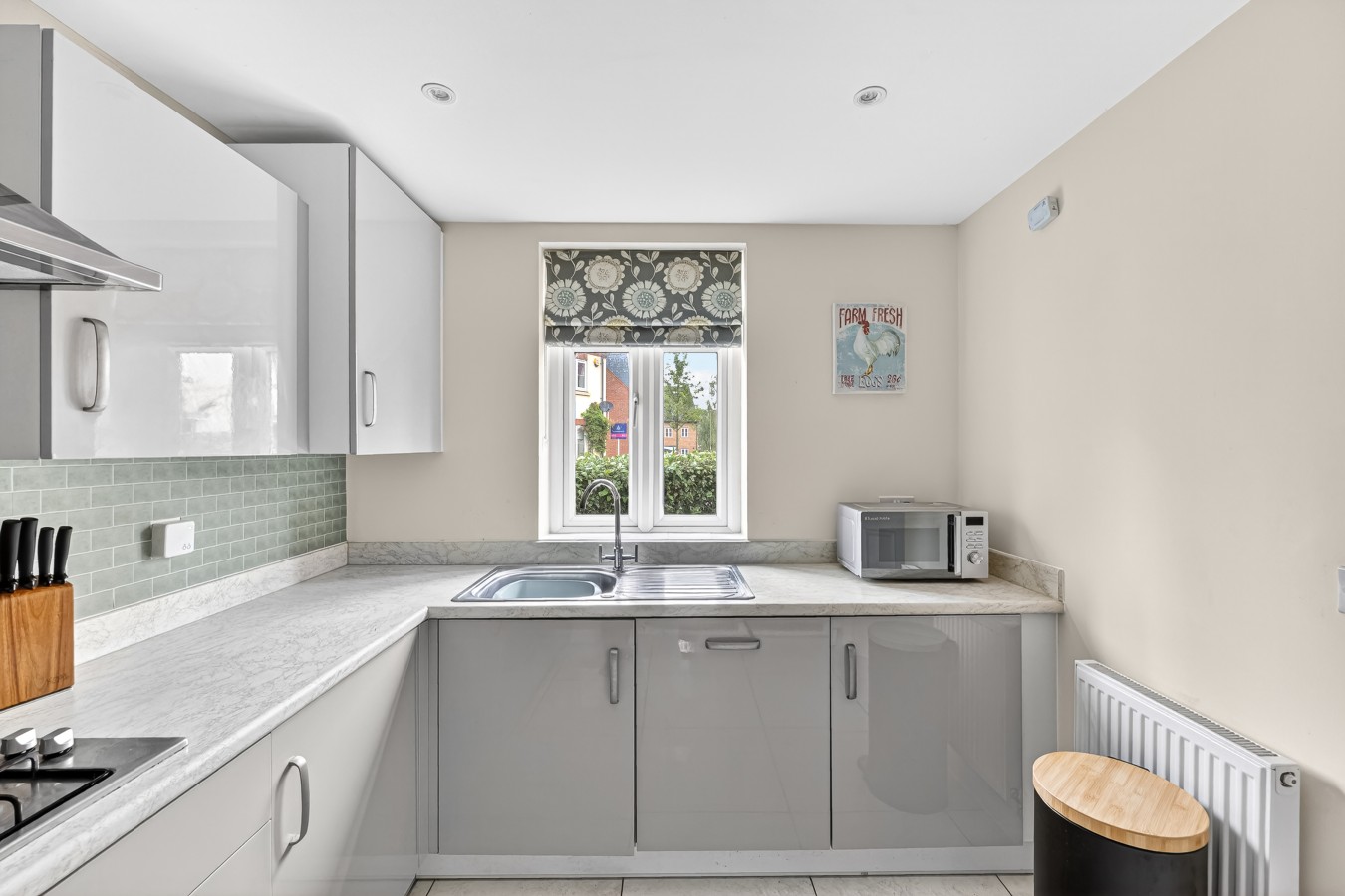 Charming House • Sleeps 6 • Driveway Parking • Garden • Work Desk • Fast Wifi in 38 Threads Lane - Property image 26 - VivreStays