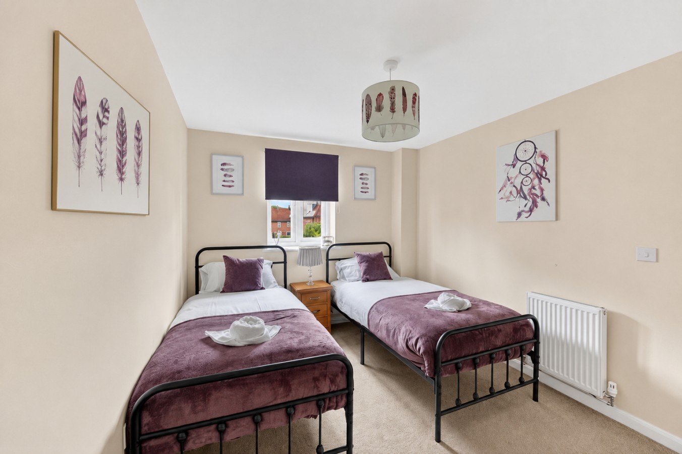 Charming House • Sleeps 6 • Driveway Parking • Garden • Work Desk • Fast Wifi in 38 Threads Lane - Property image 17 - VivreStays