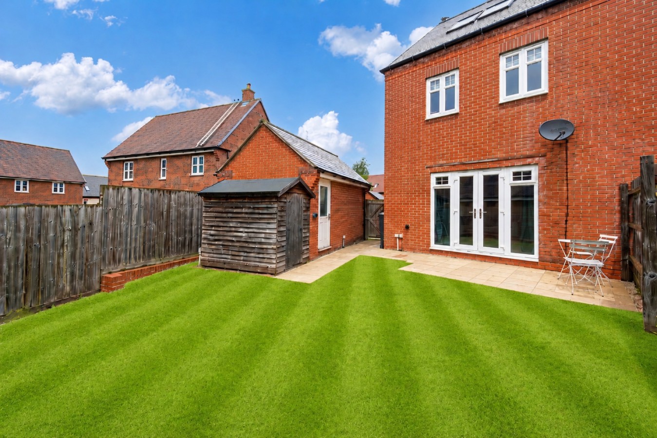 Charming House • Sleeps 6 • Driveway Parking • Garden • Work Desk • Fast Wifi in 38 Threads Lane - Property image 31 - VivreStays