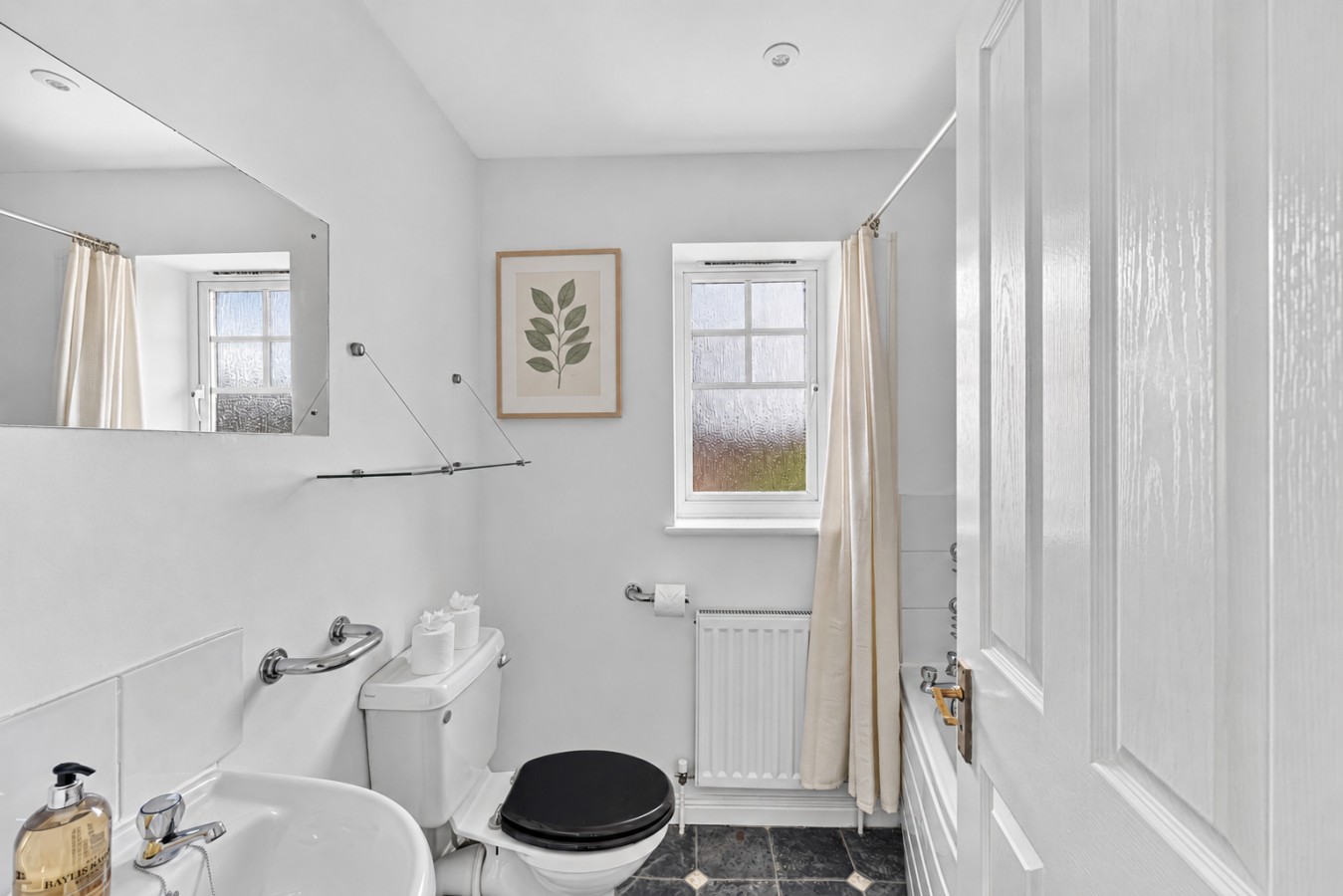Nene House • Sleeps 5 • Free Parking • Super-Fast WiFi • Garden • Self-Check-In in 2 Nene Place - Property image 5 - VivreStays
