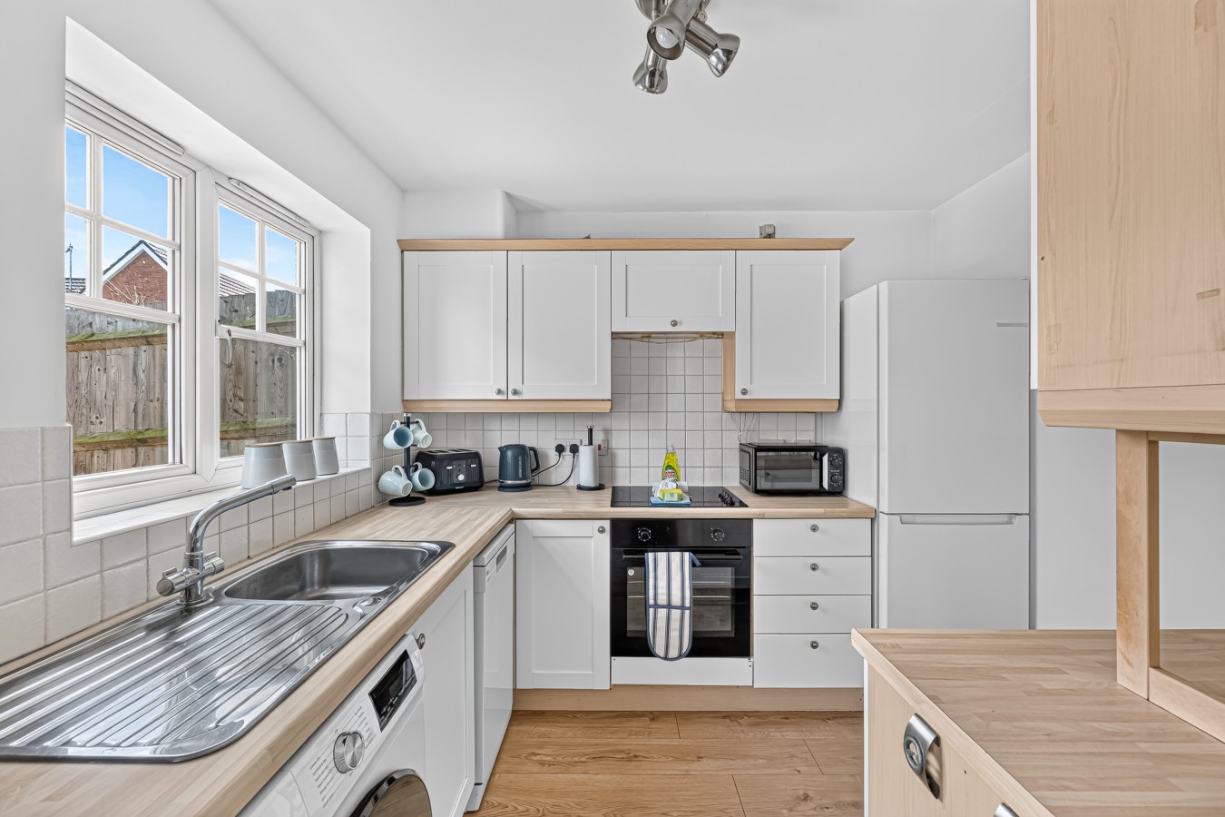 Nene House • Sleeps 5 • Free Parking • Super-Fast WiFi • Garden • Self-Check-In in 2 Nene Place - Property image 18 - VivreStays