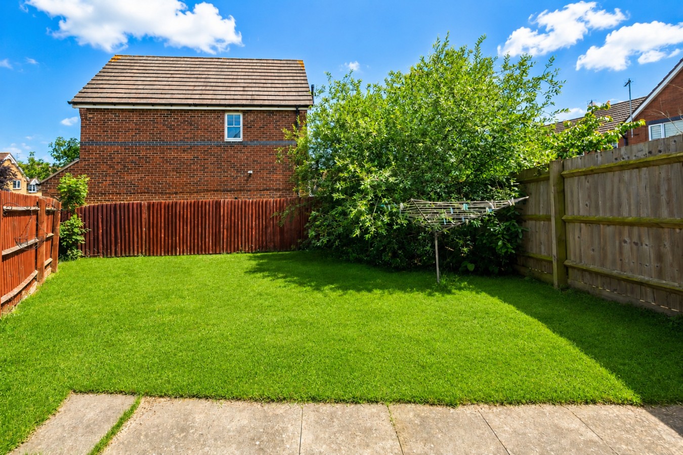 Nene House • Sleeps 5 • Free Parking • Super-Fast WiFi • Garden • Self-Check-In in 2 Nene Place - Property image 23 - VivreStays