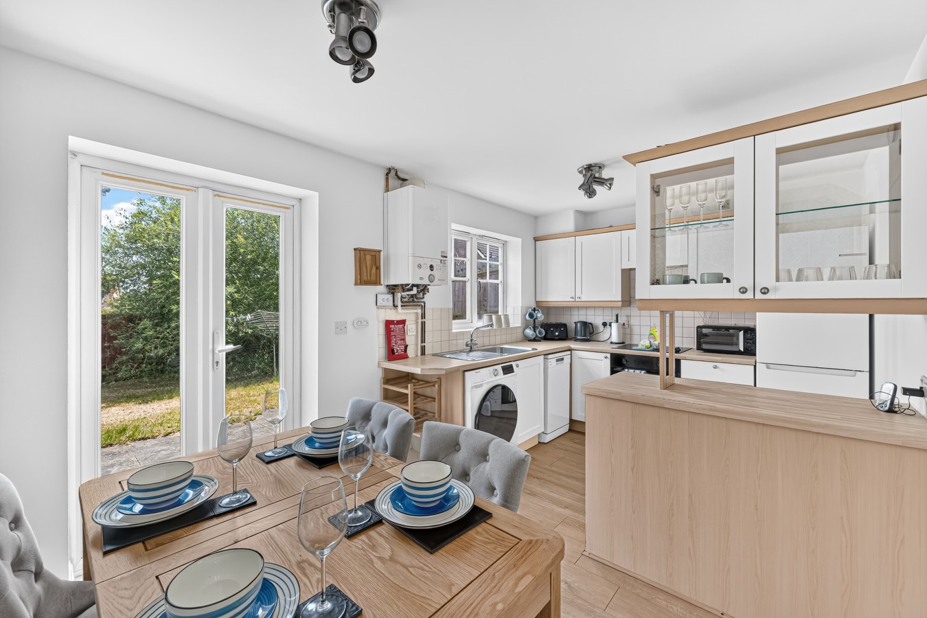 Nene House • Sleeps 5 • Free Parking • Super-Fast WiFi • Garden • Self-Check-In in 2 Nene Place - Property image 16 - VivreStays