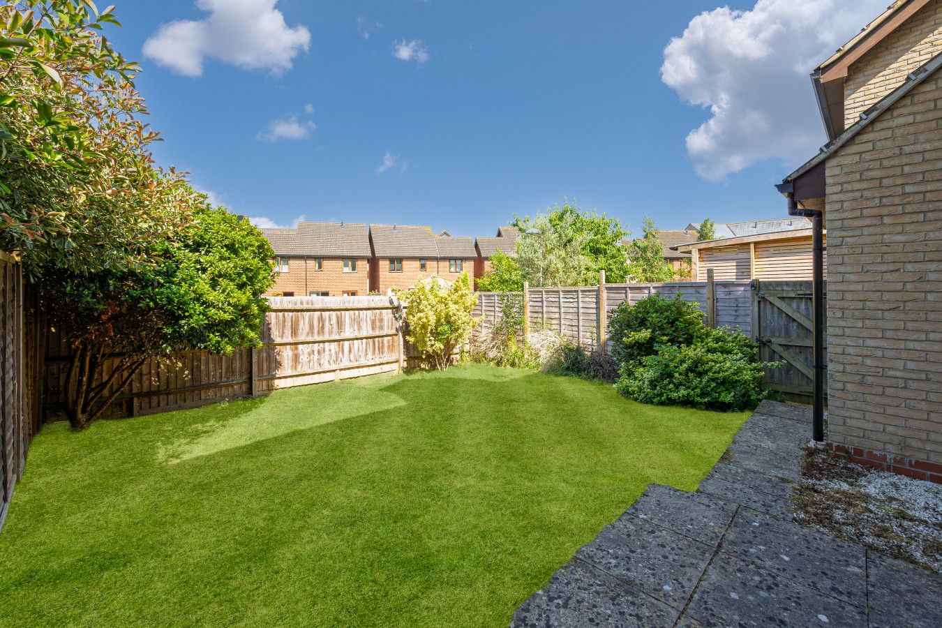 Charming 3BR House • Sleeps 5 • Driveway Parking • Fast Wifi • Work Desk • Fast Wifi in 13 Corris Court - Property image 20 - VivreStays