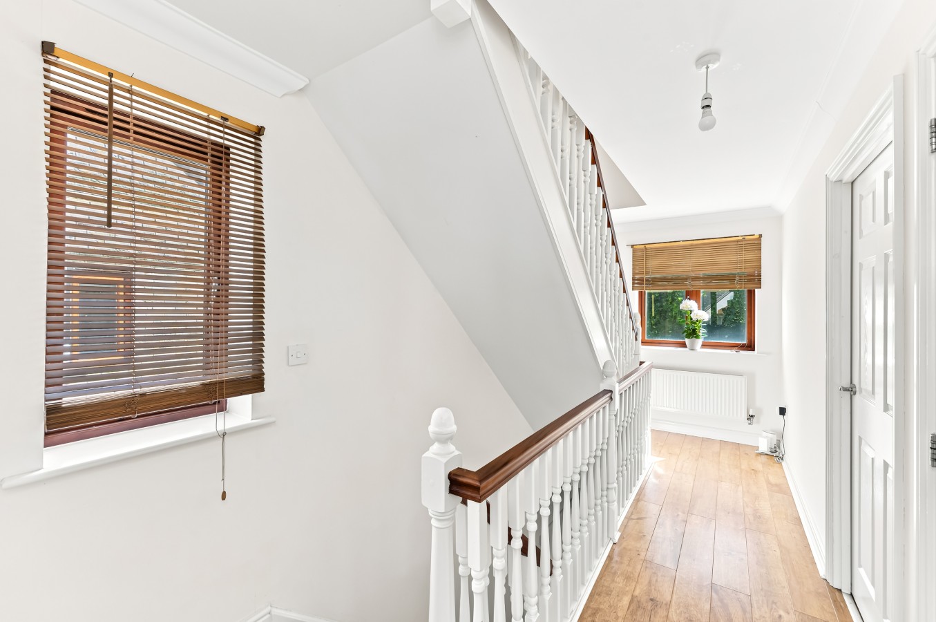 Charming 3BR House • Sleeps 5 • Driveway Parking • Fast Wifi • Work Desk • Fast Wifi in 13 Corris Court - Property image 9 - VivreStays