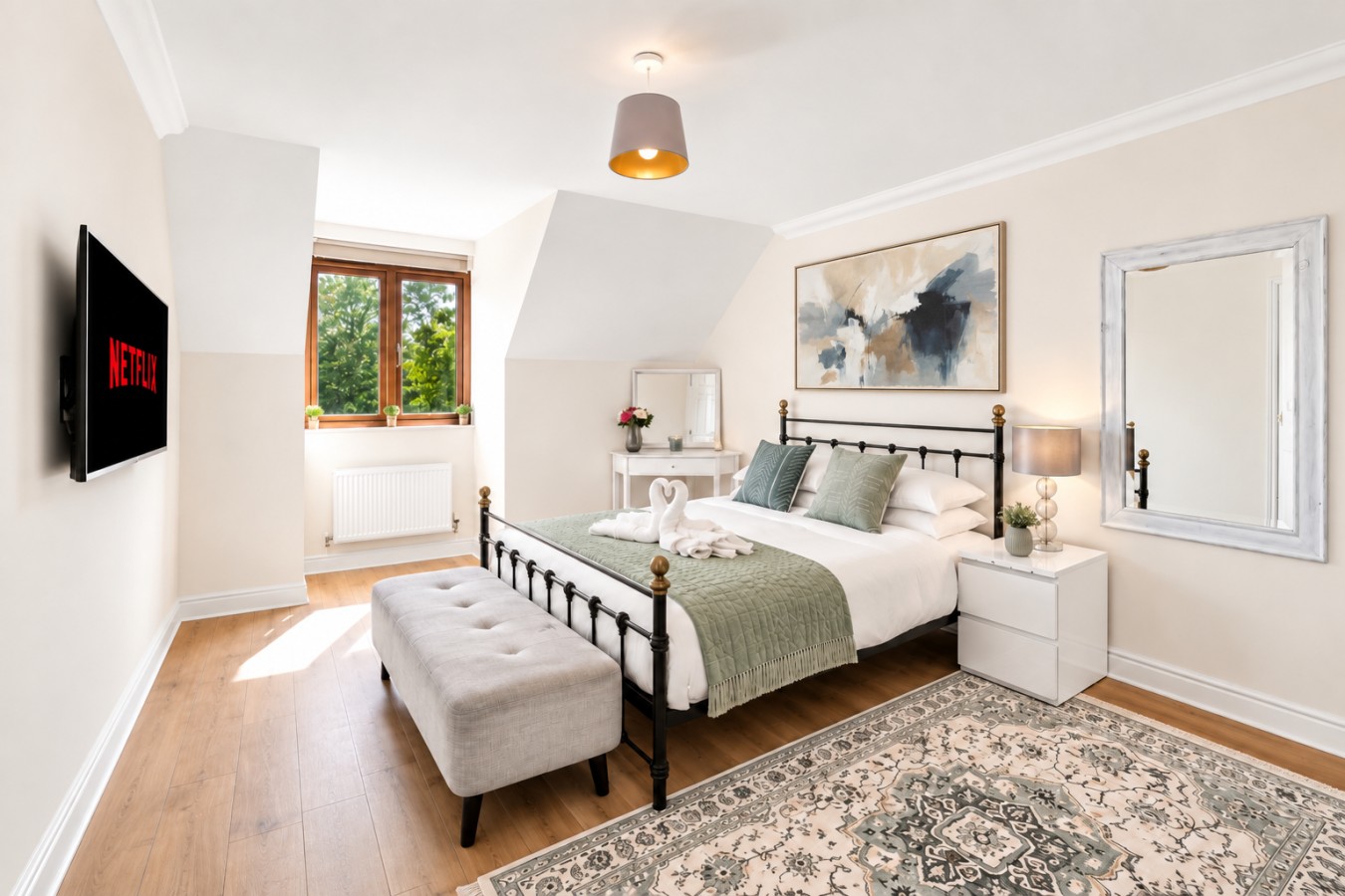 Charming 3BR House • Sleeps 5 • Driveway Parking • Fast Wifi • Work Desk • Fast Wifi in 13 Corris Court - Property image 2 - VivreStays