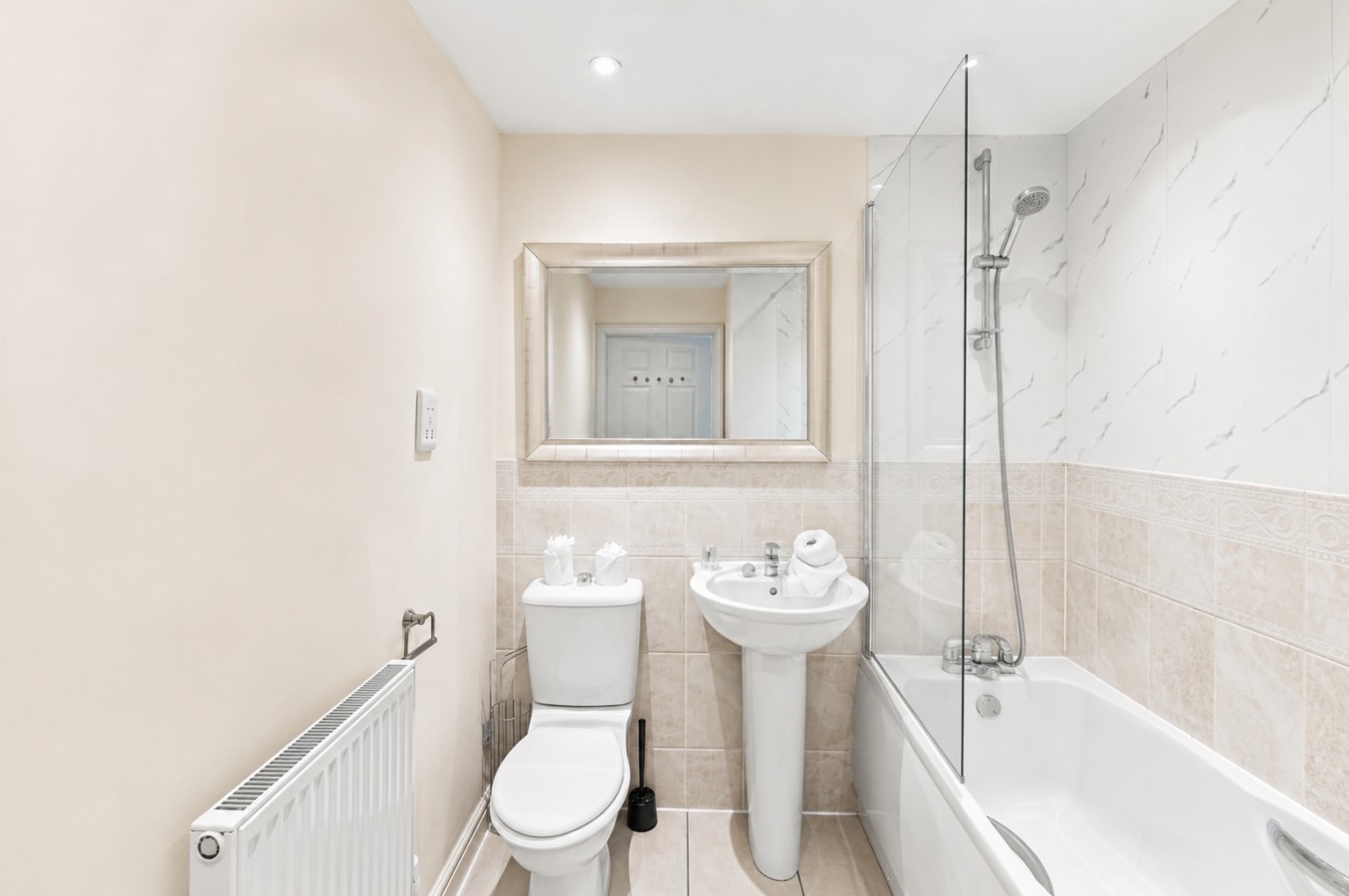 Charming 3BR House • Sleeps 5 • Driveway Parking • Fast Wifi • Work Desk • Fast Wifi in 13 Corris Court - Property image 10 - VivreStays