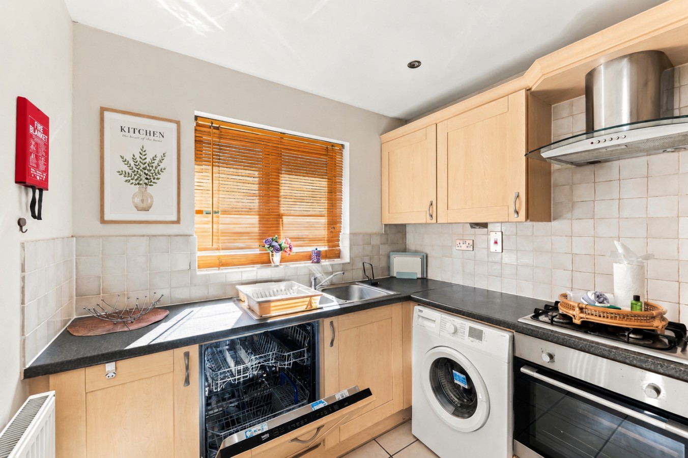 Charming 3BR House • Sleeps 5 • Driveway Parking • Fast Wifi • Work Desk • Fast Wifi in 13 Corris Court - Property image 18 - VivreStays