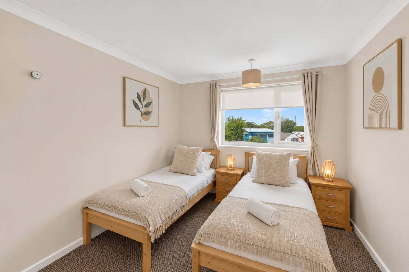 Central & Stylish House • Free Parking • Super-Fast Wifi • Smart TV • Garden • Self-Check-In in 160 Rothersthorpe Road - Property image 2 - VivreStays