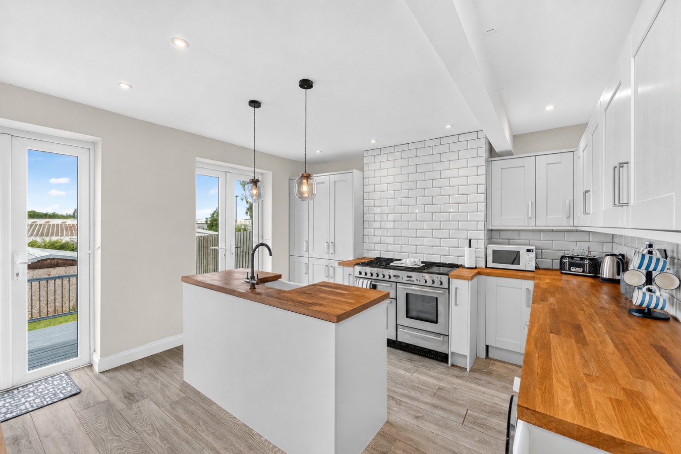 Central & Stylish House • Free Parking • Super-Fast Wifi • Smart TV • Garden • Self-Check-In in 160 Rothersthorpe Road - Property image 17 - VivreStays